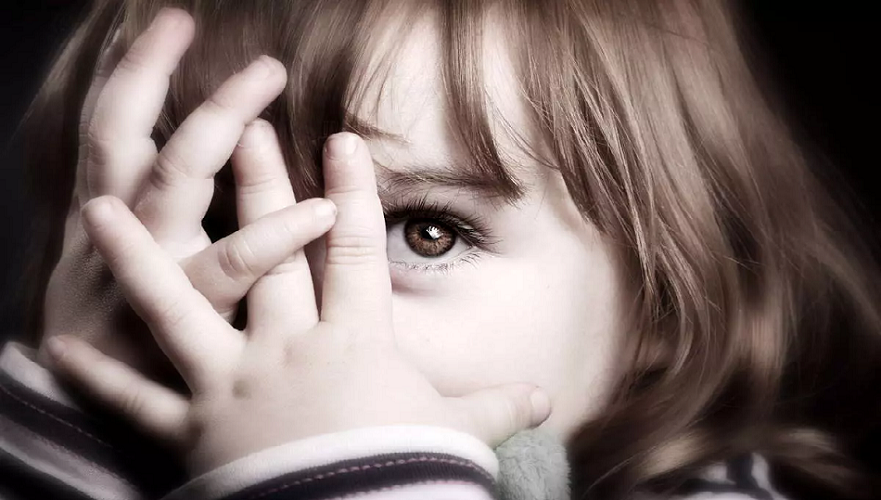رفتار درست با کودک خجالتی