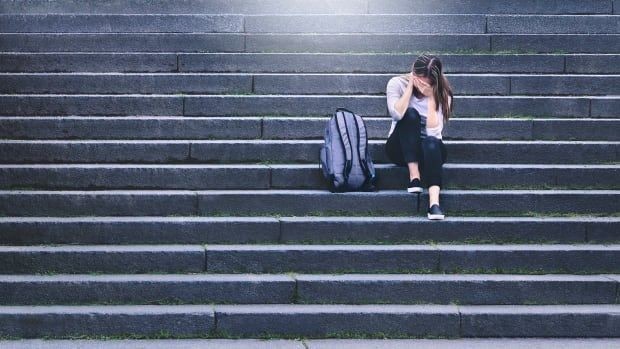 چطور با بحران‌های نوجوانی فرزندانمان مواجه شویم؟
